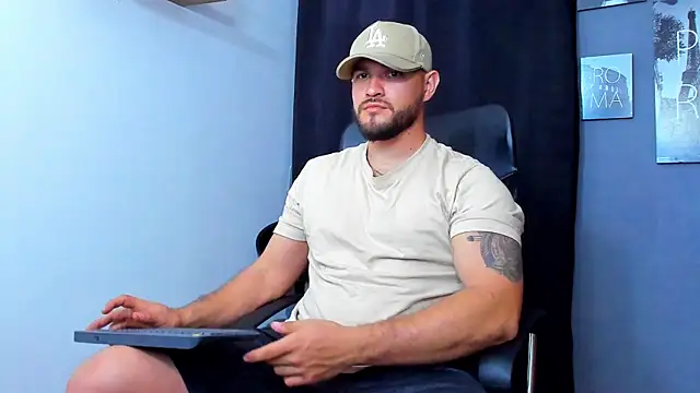 Snapshot of AndrewDiaz chatting on December 1, 2025, 4:02 am AndrewDiaz online show from December 1, 2025, 4:02 am