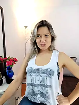 valeriahunter1 online show from October 15, 2025, 7:33 pm