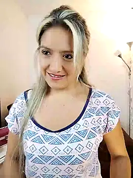 valeriahunter1 online show from January 13, 2025, 11:38 pm