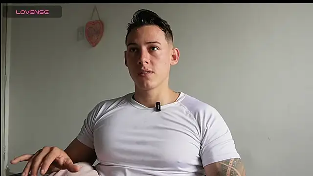 Muscle King Cum online show from June 18, 2026, 1:27 pm