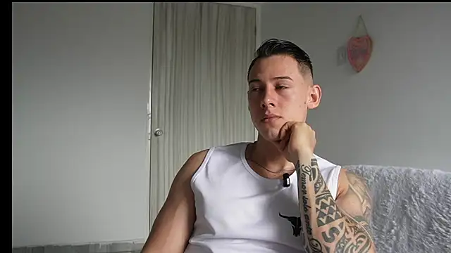 Muscle King Cum online show from May 13, 2026, 1:18 pm