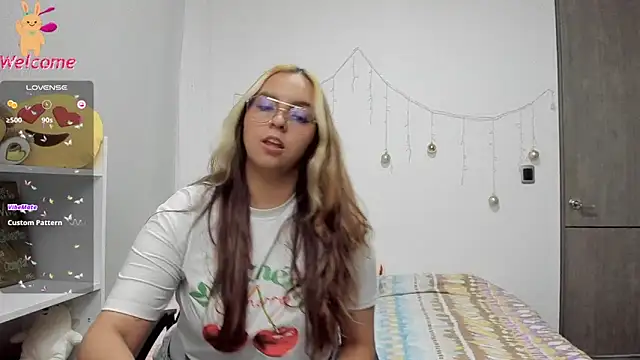 Snapshot of Valery7rose_ chatting on March 20, 2025, 1:24 am Valery7rose online show from March 20, 2025, 1:24 am