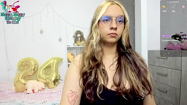 Snapshot of Valery7rose_ chatting on February 23, 2025, 11:36 pm Valery7rose online show from February 23, 2025, 11:36 pm