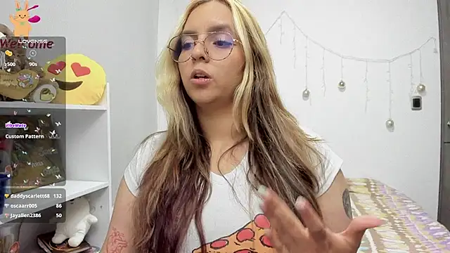 Snapshot of Valery7rose_ chatting on March 22, 2025, 7:42 pm Valery7rose online show from March 22, 2025, 7:42 pm