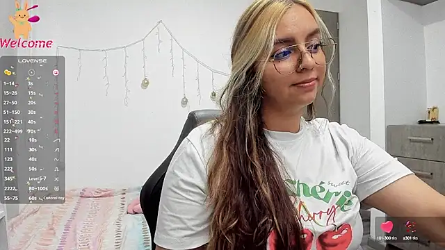 Snapshot of Valery7rose_ chatting on March 19, 2025, 10:20 pm Valery7rose online show from March 19, 2025, 10:20 pm