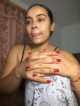 Snapshot of JuanaSimons chatting on May 19, 2026, 1:56 am JuanaSimons online show from May 19, 2026, 1:56 am