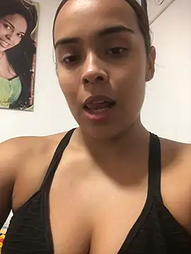 Snapshot of JuanaSimons chatting on June 17, 2026, 2:11 am JuanaSimons online show from June 17, 2026, 2:11 am