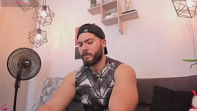 Snapshot of SebastianVilla_ chatting on December 16, 2025, 12:04 am SebastianVilla online show from December 16, 2025, 12:04 am