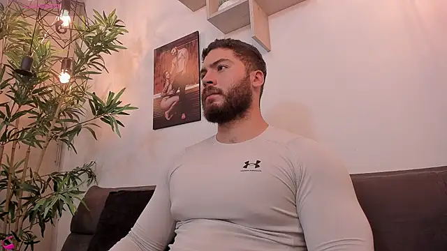 Snapshot of SebastianVilla_ chatting on November 26, 2025, 12:21 am SebastianVilla online show from November 26, 2025, 12:21 am