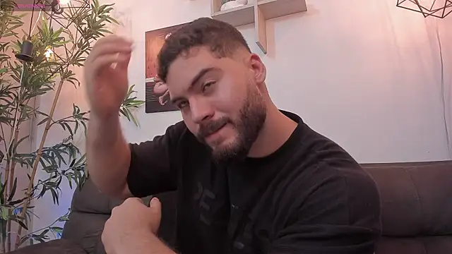 Snapshot of SebastianVilla_ chatting on November 27, 2025, 12:33 am SebastianVilla online show from November 27, 2025, 12:33 am