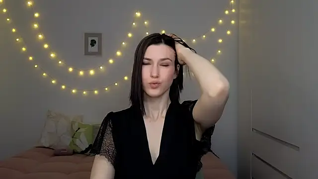 AliciaNewell online show from May 20, 2026, 9:17 am