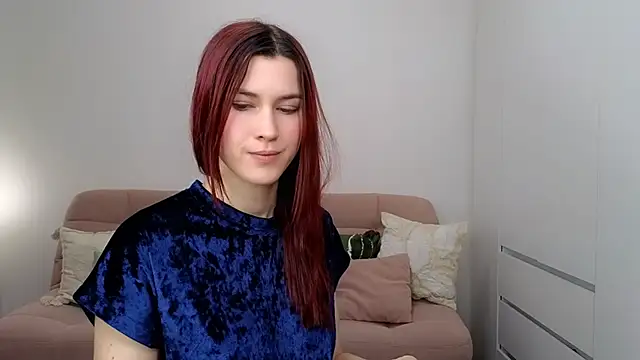 Snapshot of AliciaNewell chatting on October 26, 2025, 8:37 am AliciaNewell online show from October 26, 2025, 8:37 am