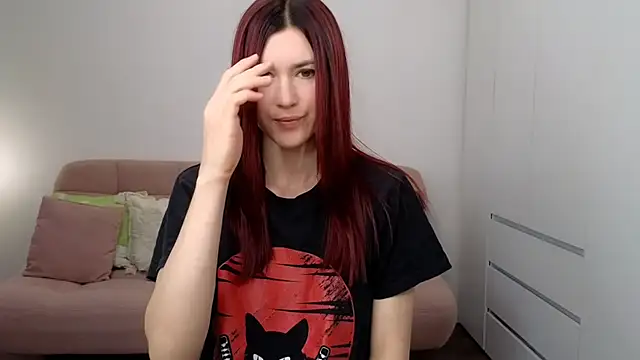 Snapshot of AliciaNewell chatting on October 15, 2025, 9:17 am AliciaNewell online show from October 15, 2025, 9:17 am