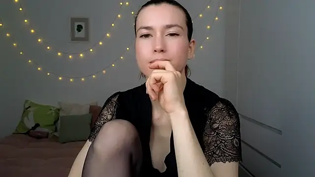 Snapshot of AliciaNewell chatting on July 4, 2026, 4:19 am AliciaNewell online show from July 4, 2026, 4:19 am
