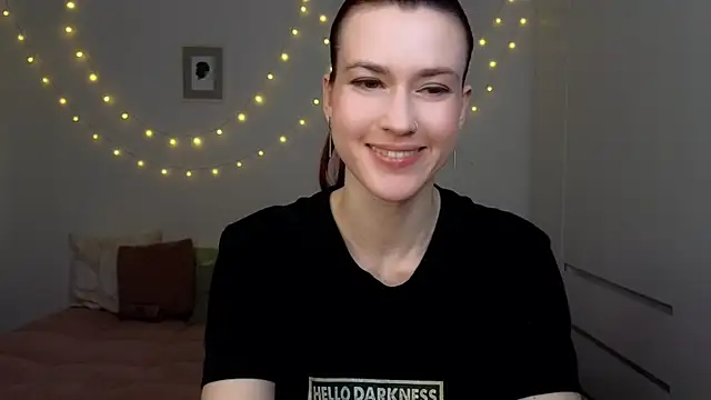 Snapshot of AliciaNewell chatting on April 6, 2026, 4:08 pm AliciaNewell online show from April 6, 2026, 4:08 pm