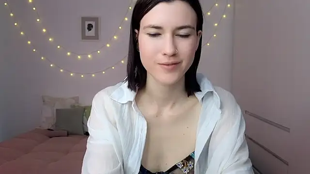AliciaNewell online show from May 22, 2026, 3:21 pm