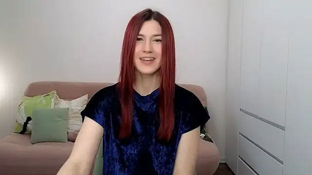 Snapshot of AliciaNewell chatting on November 4, 2025, 9:02 am AliciaNewell online show from November 4, 2025, 9:02 am