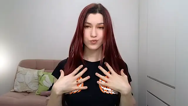 Snapshot of AliciaNewell chatting on October 31, 2025, 2:57 pm AliciaNewell online show from October 31, 2025, 2:57 pm