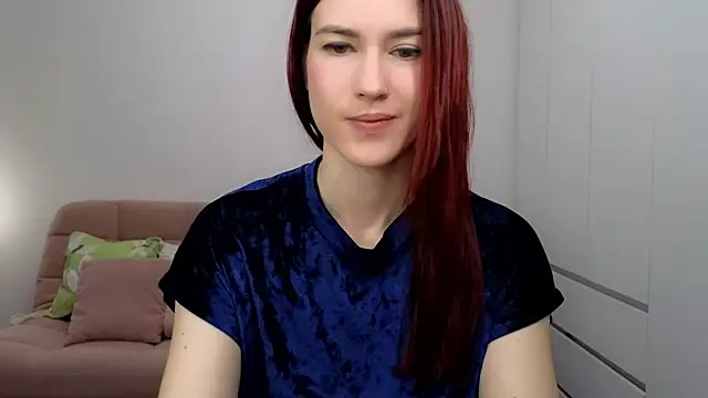 Snapshot of AliciaNewell chatting on November 5, 2025, 8:50 am AliciaNewell online show from November 5, 2025, 8:50 am