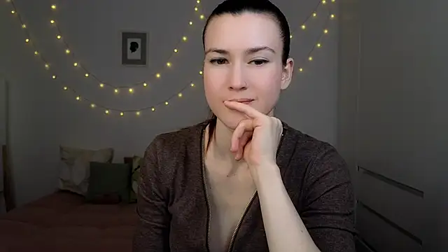 AliciaNewell online show from February 13, 2026, 2:50 pm