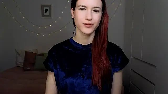 Snapshot of AliciaNewell chatting on April 4, 2026, 7:09 pm AliciaNewell online show from April 4, 2026, 7:09 pm