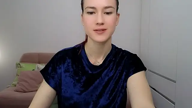 Snapshot of AliciaNewell chatting on November 3, 2025, 9:24 am AliciaNewell online show from November 3, 2025, 9:24 am