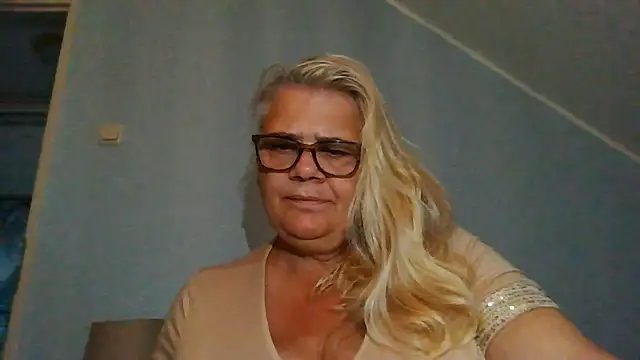 Snapshot of hotladymoon chatting on July 30, 2026, 6:07 pm hotladymoon online show from July 30, 2026, 6:07 pm