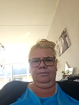 Snapshot of hotladymoon chatting on September 24, 2025, 9:05 am hotladymoon online show from September 24, 2025, 9:05 am