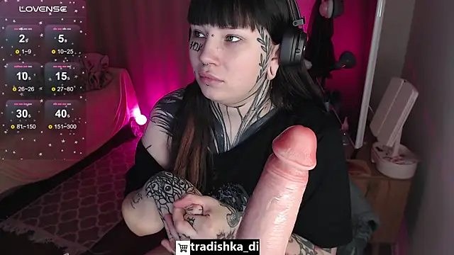 Snapshot of tradishka chatting on November 10, 2025, 6:35 pm tradishka online show from November 10, 2025, 6:35 pm