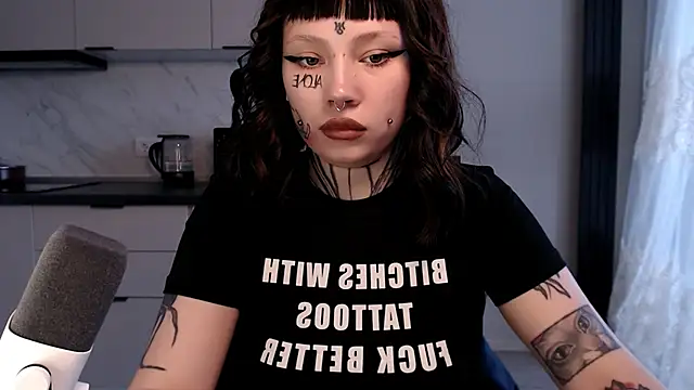 Snapshot of tradishka chatting on February 14, 2025, 12:36 pm tradishka online show from February 14, 2025, 12:36 pm