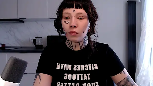 Snapshot of tradishka chatting on February 14, 2025, 9:24 am tradishka online show from February 14, 2025, 9:24 am