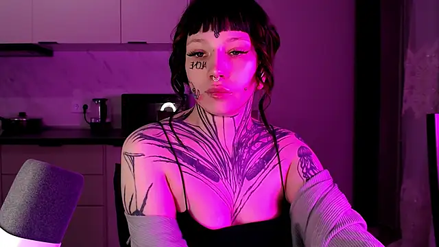 Snapshot of tradishka chatting on February 6, 2025, 3:06 am tradishka online show from February 6, 2025, 3:06 am