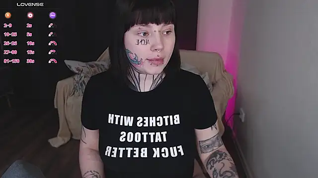 Snapshot of tradishka chatting on March 22, 2026, 7:37 pm tradishka online show from March 22, 2026, 7:37 pm