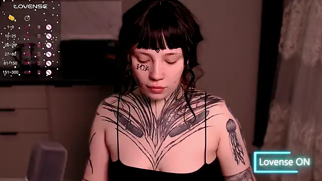 Snapshot of tradishka chatting on March 14, 2025, 11:43 pm tradishka online show from March 14, 2025, 11:43 pm