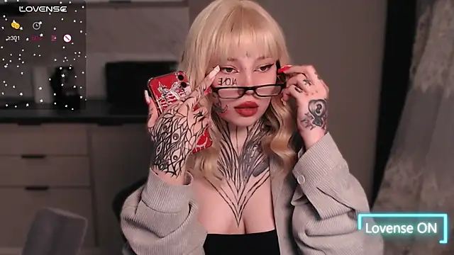 Snapshot of tradishka chatting on March 21, 2025, 10:17 pm tradishka online show from March 21, 2025, 10:17 pm