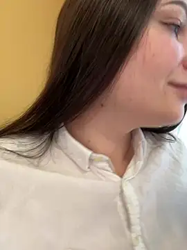 Snapshot of dreams4u chatting on February 20, 2025, 10:16 am dreams4u online show from February 20, 2025, 10:16 am