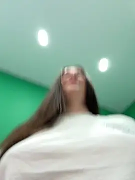 Snapshot of dreams4u chatting on March 1, 2025, 12:45 pm dreams4u online show from March 1, 2025, 12:45 pm