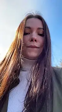 Snapshot of dreams4u chatting on March 6, 2025, 12:19 pm dreams4u online show from March 6, 2025, 12:19 pm