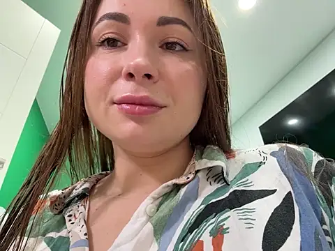 Snapshot of dreams4u chatting on November 7, 2025, 10:42 am dreams4u online show from November 7, 2025, 10:42 am