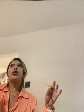 Snapshot of Emilia_Bakerr chatting on February 5, 2025, 6:37 pm Emilia Bakerr online show from February 5, 2025, 6:37 pm