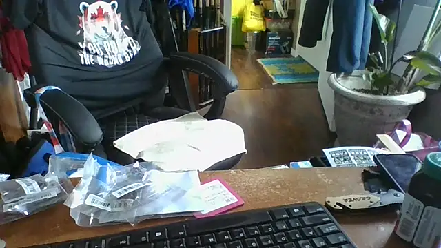 Snapshot of Daremeknot chatting on April 1, 2026, 2:47 pm Daremeknot online show from April 1, 2026, 2:47 pm