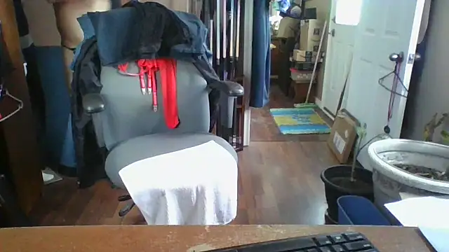 Snapshot of Daremeknot chatting on February 19, 2025, 2:55 pm Daremeknot online show from February 19, 2025, 2:55 pm