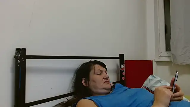 Snapshot of Lucinka1 chatting on October 4, 2025, 8:43 pm Lucinka1 online show from October 4, 2025, 8:43 pm