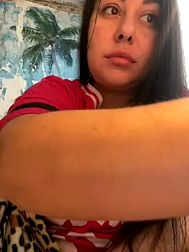 Snapshot of DaisyStreet chatting on December 5, 2025, 10:36 am DaisyStreet online show from December 5, 2025, 10:36 am