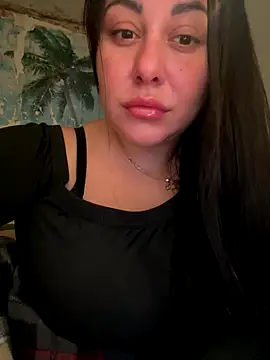 Snapshot of DaisyStreet chatting on December 15, 2025, 4:02 pm DaisyStreet online show from December 15, 2025, 4:02 pm