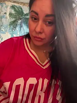 Snapshot of DaisyStreet chatting on November 4, 2025, 10:52 am DaisyStreet online show from November 4, 2025, 10:52 am