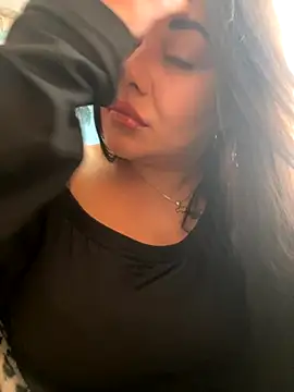 Snapshot of DaisyStreet chatting on November 18, 2025, 11:35 am DaisyStreet online show from November 18, 2025, 11:35 am