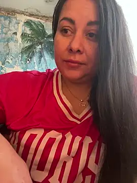 Snapshot of DaisyStreet chatting on November 5, 2025, 10:07 am DaisyStreet online show from November 5, 2025, 10:07 am