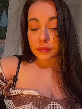 DaisyStreet online show from April 15, 2026, 7:58 pm