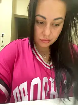 Snapshot of DaisyStreet chatting on October 24, 2025, 8:57 am DaisyStreet online show from October 24, 2025, 8:57 am